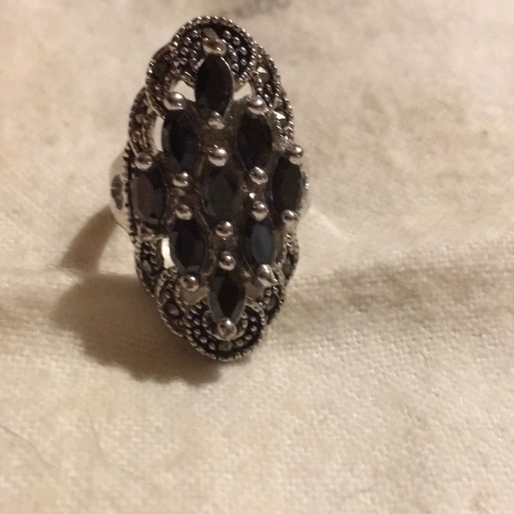 Ring - Picture 2 of 5